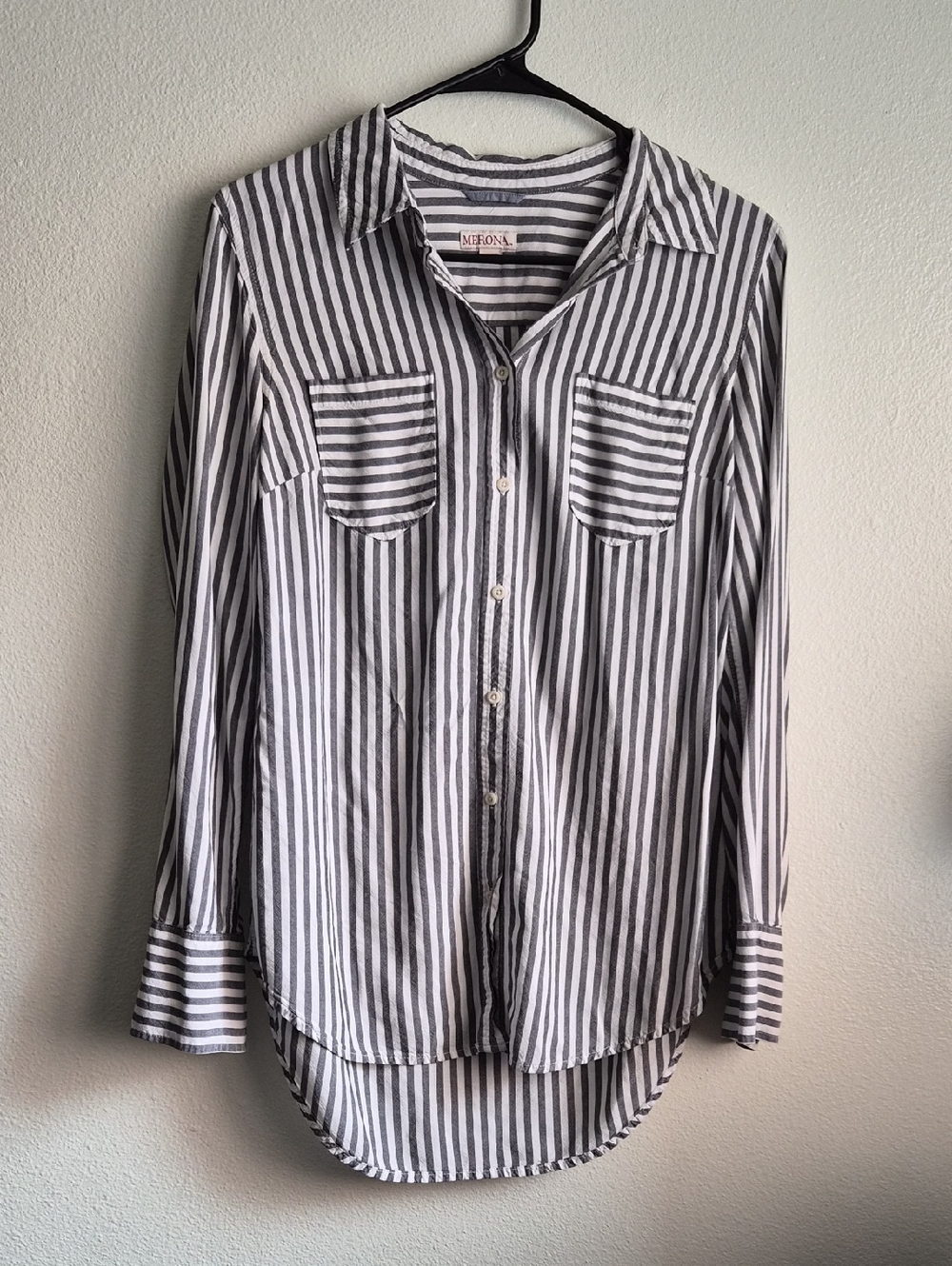 Merona Striped Button-Up Shirt in Blue and White Size M